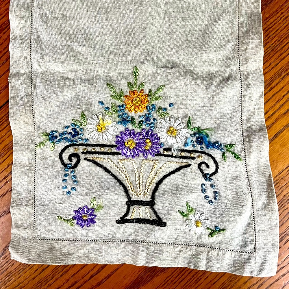 VTG Table Runner Crewel Linen Needlework Handcrafted Dresser Scarf Flower Basket